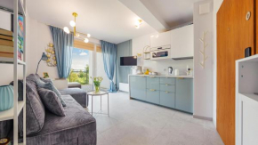 Apartamenty Sun & Snow Enklawa Krynica Morska - basen zewnętrzny sezonowy, sala zabaw, obok lasu